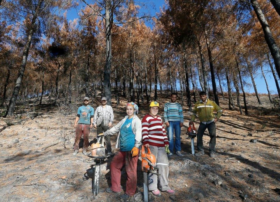 <p>Tombik'in en yakın arkadaşı olduğunu ifade eden Şahin, ormandan yorgun döndüğünde Tombik ile ilgilenirken vaktin nasıl geçtiğini anlamadığını, yavru köpeğin bütün yorgunluğunu aldığını dile getirdi. </p>
