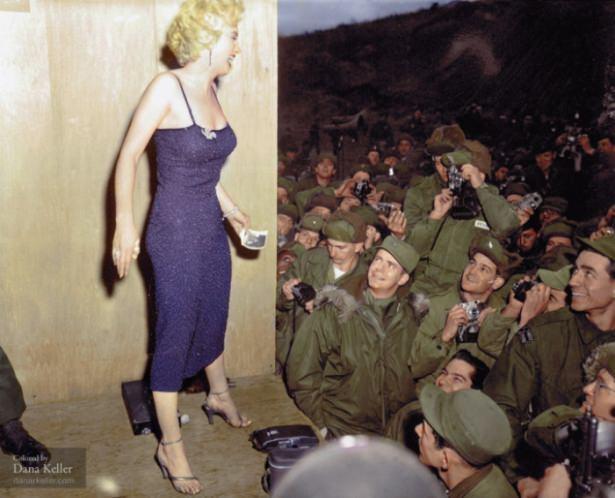 <p> Marilyn Monroe askerler ile birlikte (1954)</p>

<p> </p>
