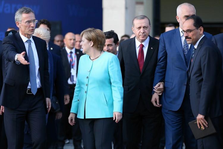 <p>Altı hafta sonra yeniden buluşup Berlin-Ankara ilişkilerinin yanı sıra göç, terörle mücadele gibi konuları ele alan liderlerden ilk açıklamayı Merkel yaptı.</p>

<ul>
</ul>
