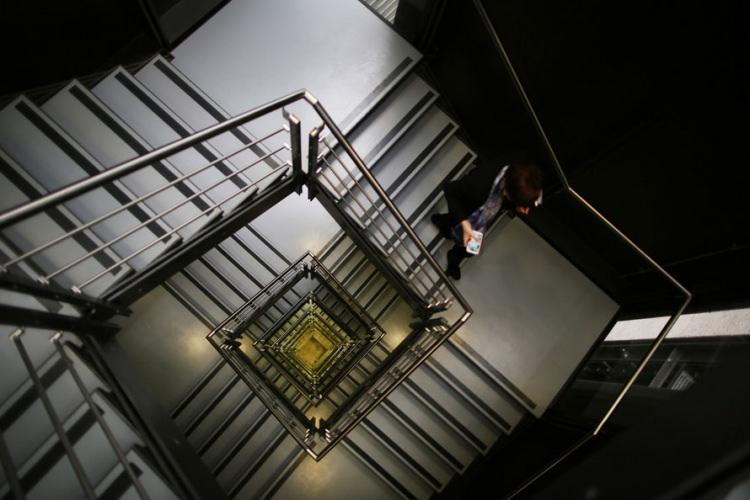<p>Ünlü British Museum'da yerin 20 metre atlına yapılmış sergi salonuna inen bir ziyaretçi.</p>
<p> </p>