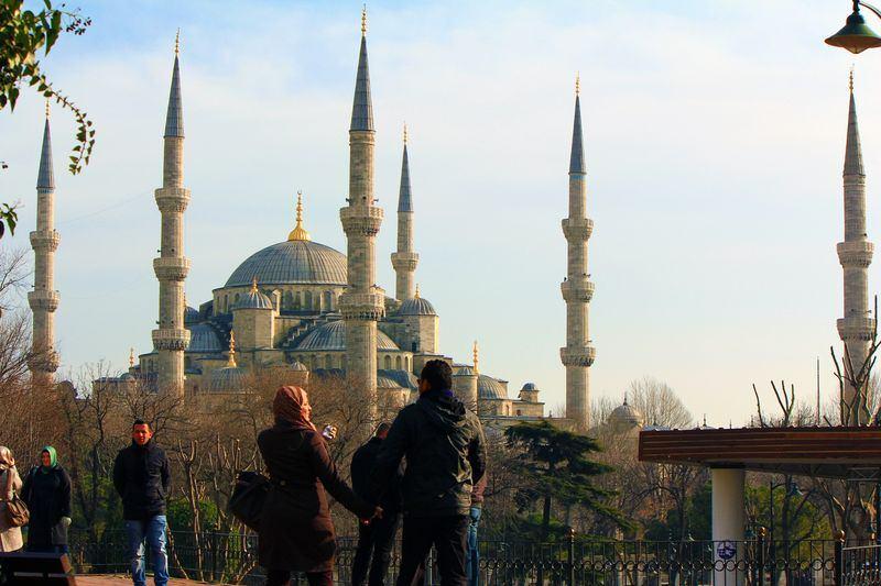 <p>Altı, cevabını alan Padişah, Kâbe’nin kaç minaresi olduğunu sorunca Mimar durumu fark eder ve Kâbe’ye doğru yola koyulur. </p>