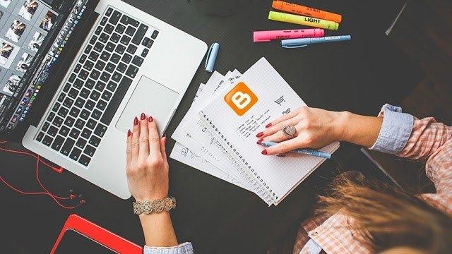 <p>Zamanla takipçileriniz arttıkça gelir elde edebileceğiniz bu iş için ihtiyacınız olan bir bilgisayar ve internetten ibaret.</p>