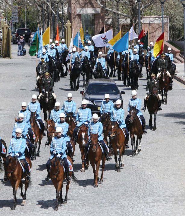 Letonya Cumhurbaşkanı Andris Berzins Çankaya Köşkü'nde atlı birlikler tarafından karşılandı.
