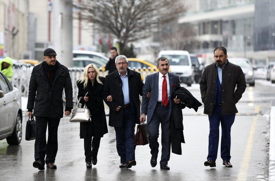 <p>CHP Genel Başkanı Kemal Kılıçdaroğlu'nun kardeşi Celal Kılıçdaroğlu, üyelik başvurusunda bulunmak üzere AK Parti Genel Merkezi'ne geldi.</p>
