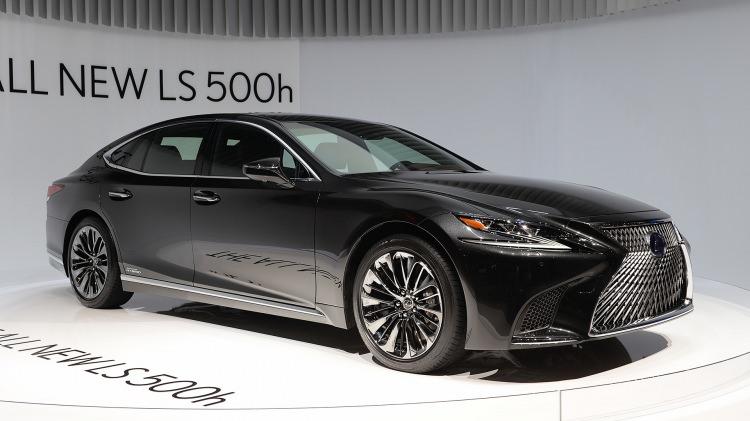 <p>2018 Lexus LS 500h</p>
