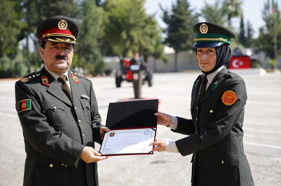 <p>Ali, TSK yetkililerine kadın personelin eğitiminden dolayı teşekkür ederek, "Dost ülke Türk Silahlı Kuvvetlerinin itilaf güçleri ile ortaklaşa DAEŞ terör örgütü yuvasının dağıtılması maksadıyla Suriye'de başlatmış olduğu mücadelede başarılı olmasını temenni ediyorum. Biz Türkiye'nin gerçek dostu, terör, terörizm ve DAEŞ'in de düşmanı olarak bu mücadeleyi destekliyoruz." dedi.</p>

<p> </p>
