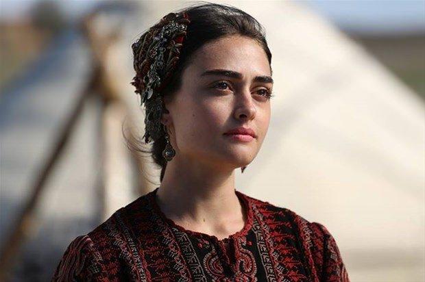 <p>Esra Bilgiç - 23</p>

<p> </p>
