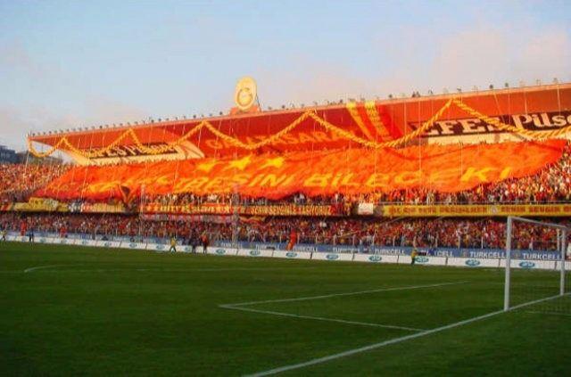 <p>Galatasaray maçına çıkan Neuchatel Xamax teknik direktörü Admir Smayiç:<br />
<br />
<strong>"Bizimkiler maç öncesi ısınmak için sahaya çıktı. Soyunma odasına döndüklerinde yüzleri bembeyazdı."</strong></p>