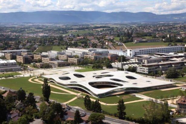 <p>1- &Eacute;cole Polytechnique F&eacute;d&eacute;rale de Lausanne<br />
İSVİ&Ccedil;RE</p>
