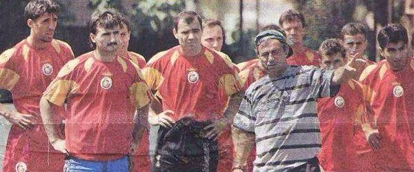 <p>Fatih Terim ve Galatasaraylı oyuncular idmanda (1996)</p>