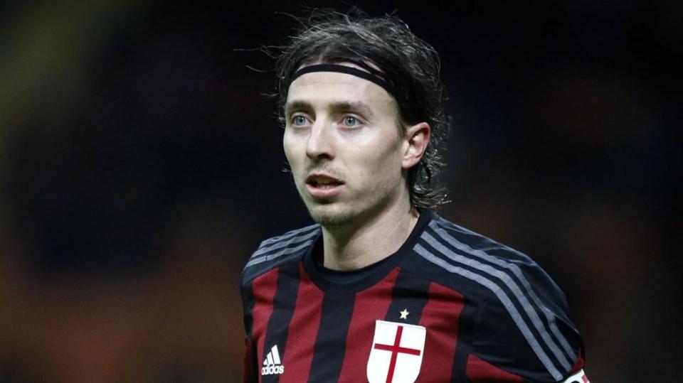 <p><strong>Riccardo Montolivo    </strong><br />
Mevki: Orta saha    <br />
Takımı: Milan</p>
