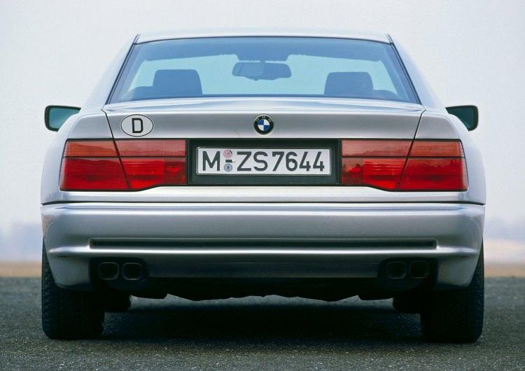 <p>Alman marka BMW, 1989 - 99 yıllarında ürettiği modeli yeniden battan indirmek için düğmeye bastı.</p>