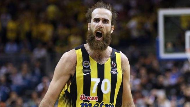 <p>Olympiakos maçından önce, Fenerbahçe'nin kupayı kazanması durumunda saçlarını kestireceğini söyleyen Luigi Datome sözünü tuttu.</p>
