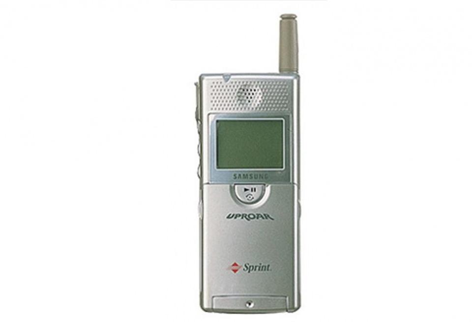 <p><strong>Samsung Uproar – 1999</strong><br />
<br />
MP3 çaları olan ilk cep telefonu.</p>

<p> </p>

<p> </p>
