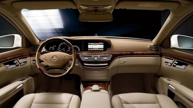 <p><strong>Mercedes S550</strong></p>