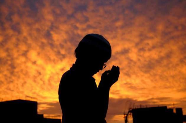 <p>Tefekkürde bulunulmalı ve “Ben kimim? Nereden geldim? Nereye gidiyorum? Allah’ın benden istekleri nelerdir?” üzerinde düşünmeli.</p>