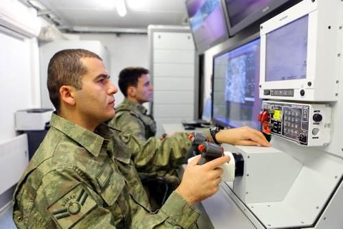 <p>Mehmetçik bölgede görev yapmaktan gururlu</p>
<p>Yeşiltaş Tabur Komutanlığında 6 aydan bu yana vatani görevini yapan erlerden Samet Kızıl da bölgede askerlik yapmaktan her zaman gurur ve onur duyduğuna değinerek, görevini en iyi şekilde yerine getirmeye çalıştığını kaydetti.</p>