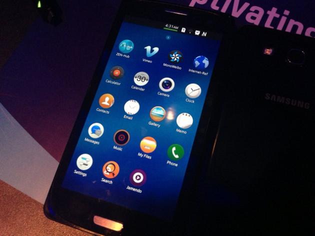 <p>Samsung'un MWC 2014 sırasında, 23 Şubat 2014'de Barselona'daki basın lansmanında, Galaxy S5 telefonunu tanıtacağı düşünülüyordu. Ancak yeni bir söylenti, Samsung'un 23 Şubat'ta yeni Galaxy telefonunu değil, Android ve iOS'a rakip olacak yeni işletim sistemi Tizen OS'u tanıtacağını gösteriyor.</p>