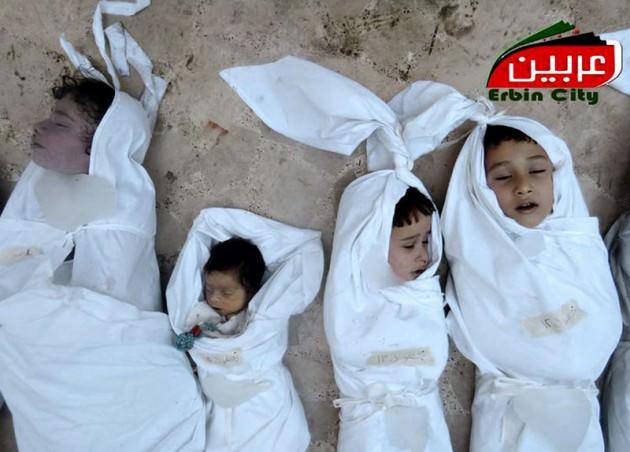 <p><span>Kimyasal silahın da kullanıldığı öne sürülen saldırılarda aralarında kadın ve çocukların da bulunduğu yüzlerde kişi öldü. Suriye Yerel Koordinasyon Komitesi (LCC), ölü sayısını 635 olarak duyurdu.</span></p>
