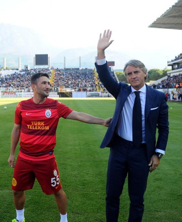 Sabri Sarıoğlu bu gol ile seneye takımda olmayı garantiledi. Üzülsem mi, sevinsem mi bilemedim