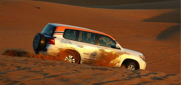 <p>Sharjah'a geldiyseniz sadece 40 dakika mesafede yer alan uçsuz bucaksız çölde dünyanın en güzel çöl safarilerinden birini yapn</p>