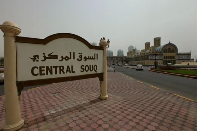 <p>Sharjah'ın Merkez alışveriş çarşısı olan Central Souq'da aklınıza gelebilecek her tür mağaza mevcut</p>