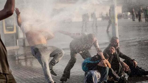 <p>Gezi Parkı olayları, Türk halkının içindeki mizahı bir kez daha ortaya çıkardı. Ekşi sözlükte 'Toma arkası yazıları' başlığı altına yazılanlar da bunun bir örneği...</p>