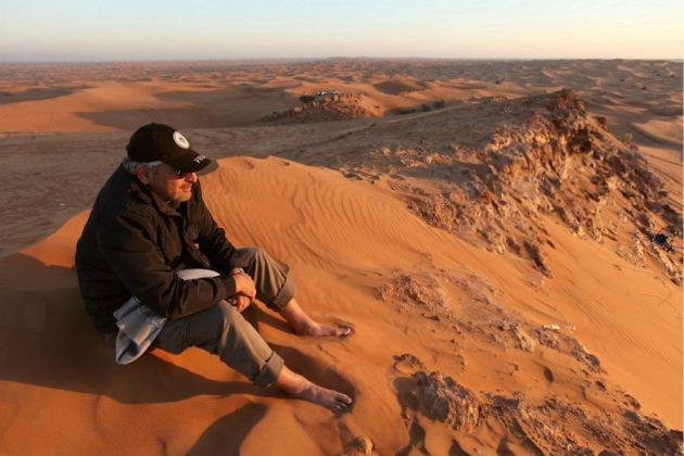 <p>Turistler çölde safari yaparken gün batımını en yüksek tepelerden seyrediyor. Ayaklarınızı kumlara gömün atın üzerinizden elektriği, koca bir yılın yorgunluğunu çıkarın gitsin</p>