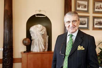 <p>8 milyar dolar üstü</p>
<p>1- Koç Ailesi</p>
<p>Koç Holding</p>