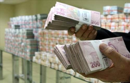 1- Kıdem tazminatının ödenmesi için gereken koşullar nelerdir? 1475 sayılı Kanunun 14 üncü maddesine göre çalışanlara belirli şartlarla kıdem tazminatı ödenmektedir. Buna göre; Aynı işverene bağlı çalışma süresinin en az 1 yıl olması ve iş sözleşmesinin; 1- İşveren tarafından iyi niyet ve ahlak kurallarına aykırılık nedenleri dışındaki nedenlerle, 2- İşçi tarafından sağlık, iyi niyet ve ahlak kuralarına aykırılık veya işyerinde işin durması benzeri nedenlerle, 3- Askerlik görevi nedeni ile, 4- Emeklilik hakkının elde edilmesi veya bu kapsamda gereken sigortalılık süresi ve prim gününün doldurulması nedeni ile, 5- Kadın işçinin evlenmesi nedeni ile, 6- İşçinin ölümü nedeni ile feshi halinde çalışma süresinin gerektirdiği kıdem tazminatı ödenmektedir.