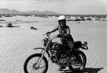 <p><strong>SAĞ KALINAN EN HIZLI MOTOSİKLET KAZASI<br /><br /></strong><span>ABD Californiya'da El Mirage Dry Lake'de 12 Temmuz 1998'de, zamana karşı yarışanlar sırasında Ron Cook 1.325 cc Kawasaki ile saatte 322 km hızla kaza yaptı.</span></p>