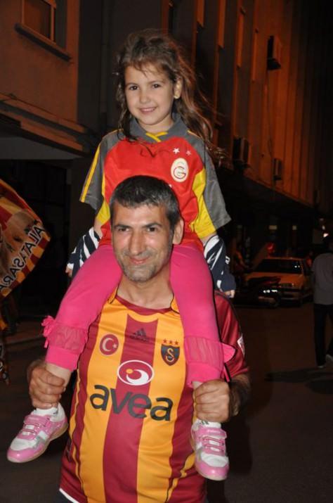 <p>arıyla Kırmızıyla Alnımızın Akıyla 19. Şampiyonluk Kutlu olsun... Nicelerine inşallah! Tebrikler Aslanlar!! :))</p>