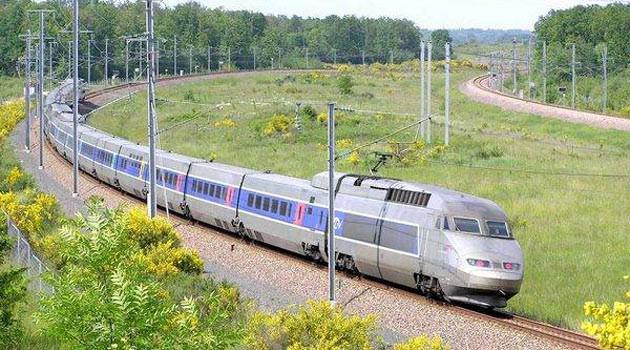 10-Fransız Demir Yolları, TGV Reseau: 1992 ve 1996 yılları arasında Alstom tarafından yıptırıldı. 377 koltuk kapasiteli ve 8 vagonludur. Hızı ise 300 kilometre.