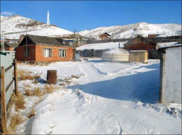 <p>Başkent Ulaanbataar'a götürülen kalıntı uzmanlar tarafından incelecek. Kalıntının bir öğretmen olan Lama Dashi Dorzho Itigilov'a ait olduğu düşünülmektedir. </p>
<p>Dashi-Dorzho Itigilov, 1852'de doğmuş bir Buryat Budist Lama'ydı. Kalıntıların makroskobik çörümeye maruz kalmadığı tespit edildi.</p>