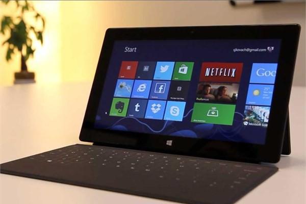 <p><strong>Microsoft<br /></strong><br />İlk tableti "The Surface"ı piyasaya sürmesinin üzerinden bir yıl geçen Microsoft'un önümüzdeki Sonbaharda tabletin yeni bir modelini çıkarması bekleniyor.</p>