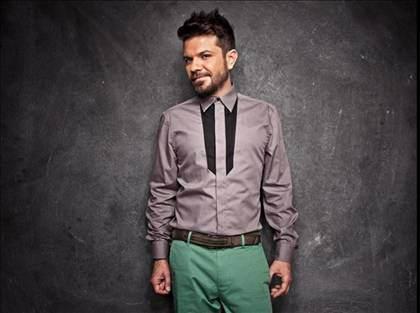 KENAN DOĞULU Yaptığı albümler, verdiği konserlerle Türkiye’nin en büyük pop yıldızlarından biri olan Kenan Doğulu’nun eğitim için erken yaşta gittiği ABD’de çeşitli yatırımları bulunuyor. Doğulu’nun, yılın yarısını geçirdiği Los Angeles’ta Ken Love Yourself adlı bir giyim mağazası bulunuyor. Sadece patronluk değil aynı zamanda tasarımcılığa da el atan şarkıcı, aynı zamanda bir yapım şirketi sahibi