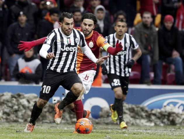 <p>@omer_sahinn Formasındaki tek leke sahanın çamuru olan #Galatasaray yine Türkiye'nin yüzünü kara çıkarmadı</p>