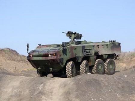 <p>ARMA - ZIRHLI MUHARABE ARACI Otokar'ın ürettiği Arma 8x8 isimli zırhlı muharebe aracı karanlıkta, siste, dumanda hiçbir ışık yakmadan termal kamera ile yolu ve etrafı görme ve ilerleme imkanı sağlayacak. Aracın Amfibi kit sayesinde hiçbir ön hazırlık yapmadan suda yüzebilmesi ve suda saatte 8 kilometre hız yapabilecek</p>
