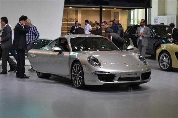   Yeni Porsche 911 Carrera 4S