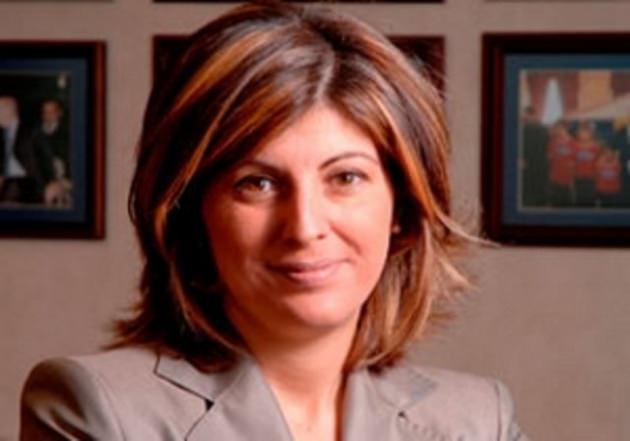 <p>ELİF KAĞITÇIBAŞI Avery Denisson- Emea Başkanı</p>