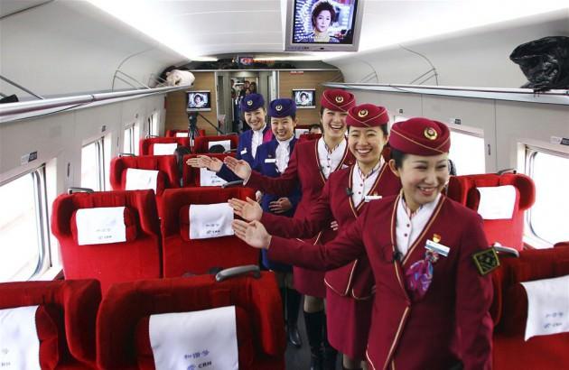 Çin'de 2 bin 298 kilometre ile dünyadaki en uzun hızlı tren hattı tamamlandı.