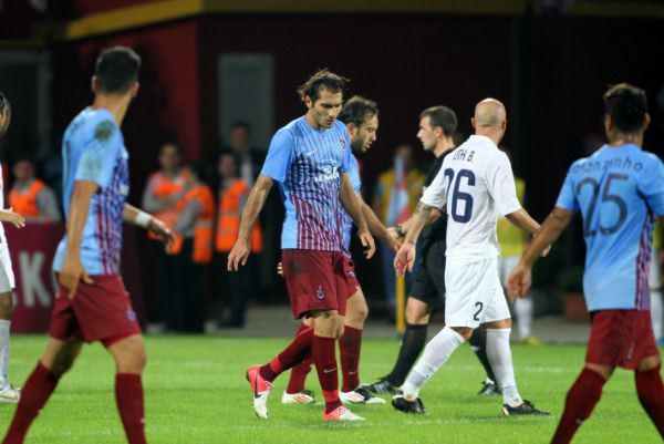 - UEFA Avrupa Ligi play-off turu rövanş maçında Macaristan'ın Videoton takımına, 0-0 tamamlanan maçın ardından, penaltı atışları sonucu 4-2 kaybeden Trabzonspor, kupadan elendi.