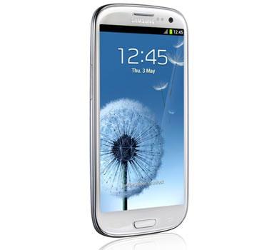 Kendi Kendine Karar Veren Kamera: Çok fazla fotoğraf çekip, arasından seçim yapamayanlar için geliştirilmiş bir özellik. Özellikle grup halinde çekilen ve mutlaka birinin çirkin çıktığı fotoğraflara karar vermede Galaxy S III'ün bu özelliğini kullanabilirsiniz. 