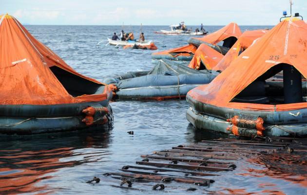 <p>Sahil g&uuml;venlik ekipleri, kazada aralarında &ccedil;ocukların da bulunduğu 24 kişinin &ouml;ld&uuml;ğ&uuml;n&uuml;, 629 kişinin kurtarıldığını belirtti.</p>