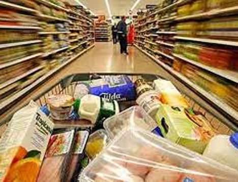 ORGANİZE PERAKENDECİLİK Türkiye’de artık her alanda organize perakendeciler ortaya çıkıyor. Bu yapılar batı ülkelerinde pazara tamamen hakim. Örneğin, süpermarketlerde batıda yüzde 60-70 olan zincirlerin payı bizde yüzde 15 civarında. Elektronik marketler birkaç yılda piyasayı ele geçirdi. Her sektörde organize perakendecilerin payı artıyor. Büyük holdingler de bu duruma kayıtsız kalmıyor. Yatırımcılar, fonlar, holdingler zincirlere ortak oluyor. Osman Bilge’ye göre bu trend artarak sürecek. Tabii bazı zincirlerin el değiştirmesi de sürpriz olmayacak.