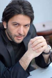 <p>Nihat Doğan<br />1. Gol penalti degil 2. Gol bariz ofsayt ta be kardesim bu kadar aciz futbolla mi kazanacaksin. Fenerbahce'yi tebrik ederim hak etti kazandi.</p>