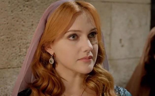 Uzerli, bir şampuan firmasının tanıtım yüzü oldu. Uzerli'nin oynadığı reklam filmi de kısa süre önce ekranlarda dönmeye başladı.