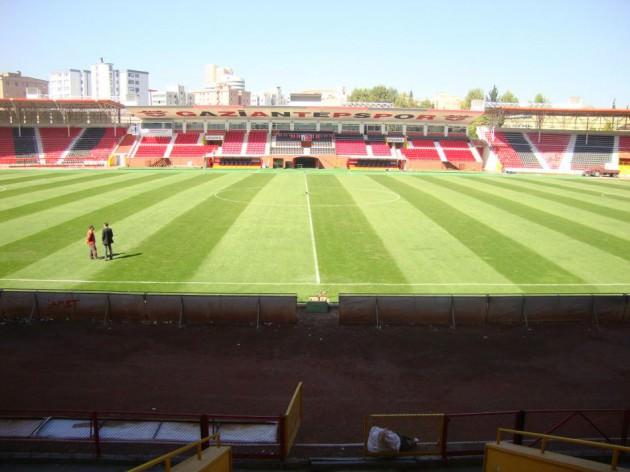 <p><strong>KAMİL OCAK STADI</strong><br />Stat, Gaziantepspor ve Gaziantep Büyükşehir Belediyespor'a ev sahipliği yapıyor.</p>