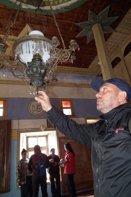 Selçuklular Dönemi'nde İpek Yolu'nun güvenliğini sağlamak amacıyla kurulan Sarı Hacılar Köyü'nde tarihi binalar restore ediliyor