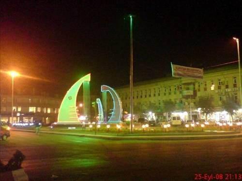 <p>Elbistan Nüfusu: 129 bin 379 Bağlı olduğu il: Kahramanmaraş</p>